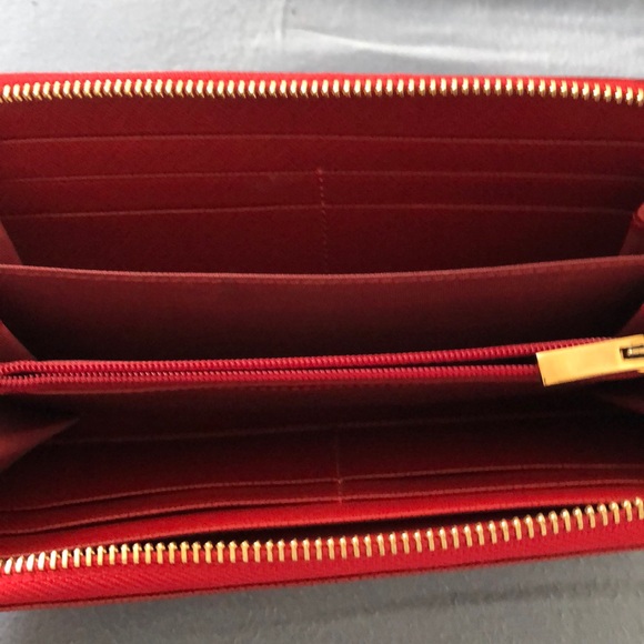 Salvatore Ferragamo Red Leather Wallet - Picture 3 of 4